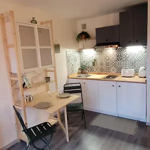 https://appart-cocooning-proche-centre-avec-parking.fr-provencehotel.com
